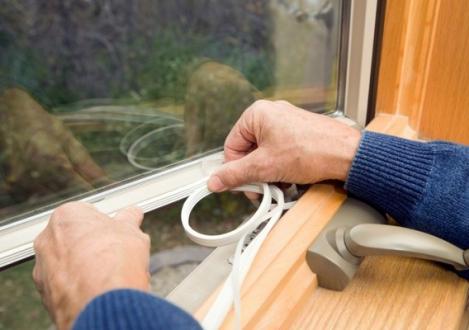 Formas efectivas de aislar ventanas para el invierno con tus propias manos.