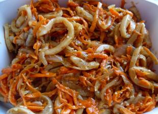 Comment faire cuire des calamars frits avec des oignons