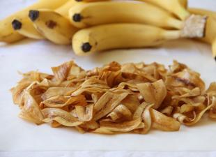 สูตรอาหารพร้อมรูปถ่ายทีละขั้นตอนในการเตรียมกล้วยทอด