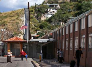 Tramps un viņa mūris uz robežas ar Meksiku